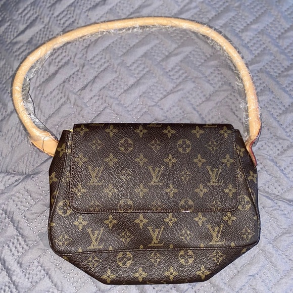 ✨❗️Beautiful Vintage Louis Vuitton Shoulder Bag✨❗️ - Picture 8 of 8